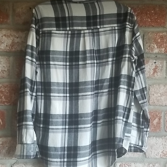 Old navy plaid button down flannel shirt - Picture 4 of 4